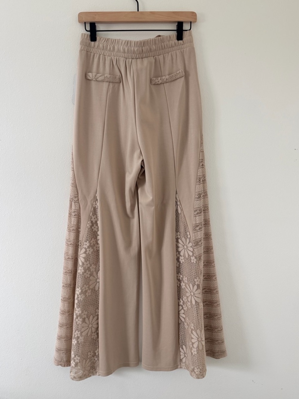 NWT- Boho Khaki Floral Lace Panel High Rise Wide Leg Pants size medium - Picture 5 of 12
